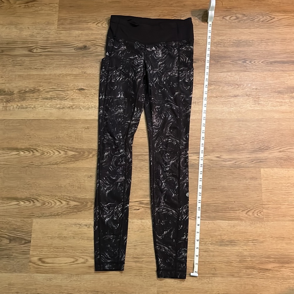 Lululemon running leggings size 4- smooth sweat wicking material